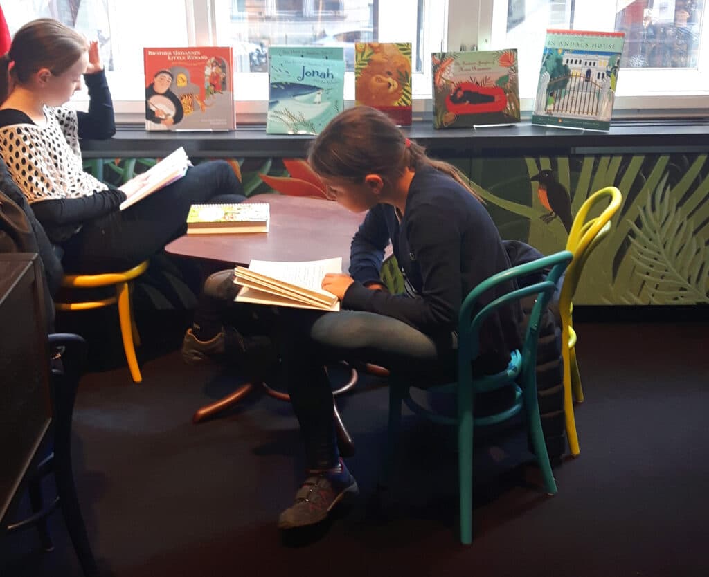 Reading area at Dussmann